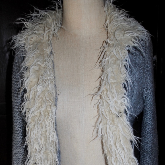 sweater with fur - Picture 1 of 4